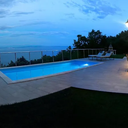 Amazing In With Wifi, Heated Swimming Pool And 2 Bedrooms Сasa de vacaciones Matulji