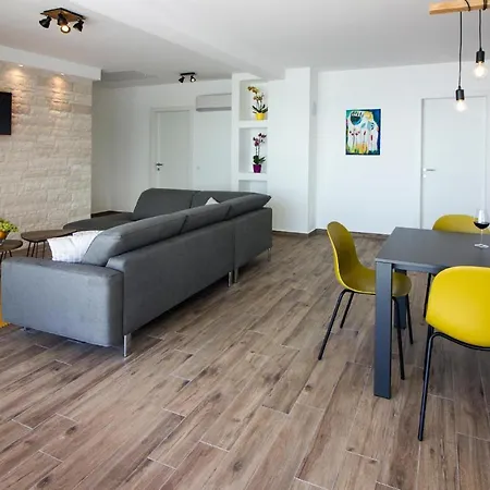 Сasa de vacaciones Amazing In With Wifi, Heated Swimming Pool And 2 Bedrooms Matulji
