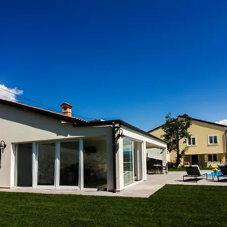 Amazing In With Wifi, Heated Swimming Pool And 2 Bedrooms Matulji