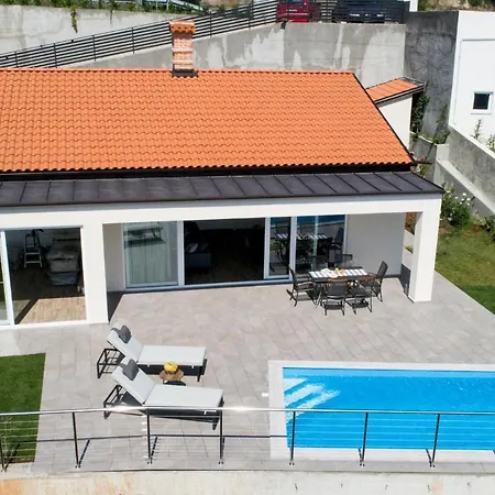 Amazing In With Wifi, Heated Swimming Pool And 2 Bedrooms * Matulji