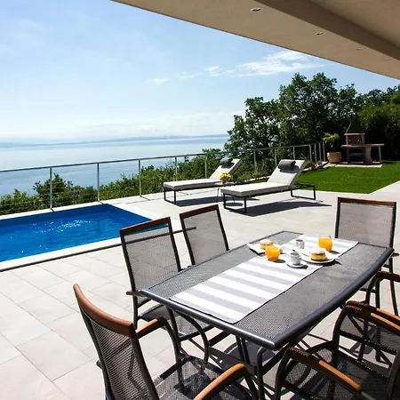 Amazing In With Wifi, Heated Swimming Pool And 2 Bedrooms Matulji
