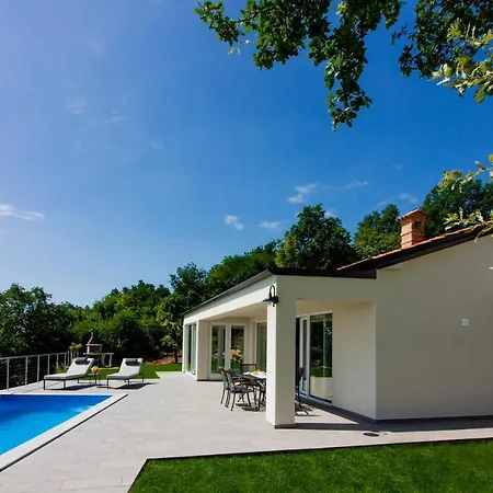 Amazing In With Wifi, Heated Swimming Pool And 2 Bedrooms Сasa de vacaciones Matulji