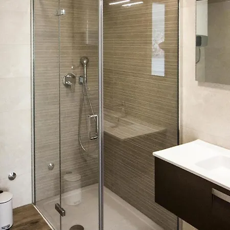 Amazing In With Wifi, Heated Swimming Pool And 2 Bedrooms *