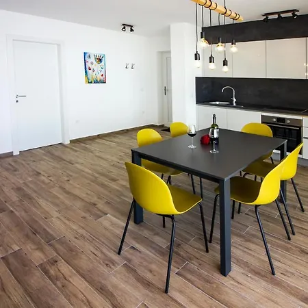 Сasa de vacaciones Amazing In With Wifi, Heated Swimming Pool And 2 Bedrooms