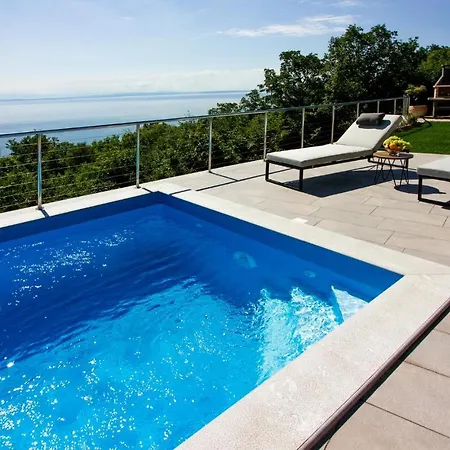Amazing In With Wifi, Heated Swimming Pool And 2 Bedrooms *