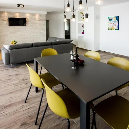 Amazing In With Wifi, Heated Swimming Pool And 2 Bedrooms Matulji