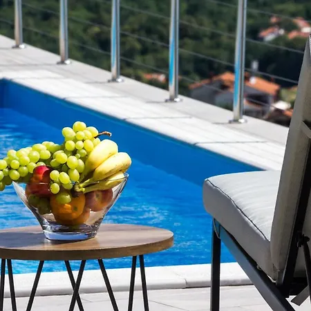 Amazing In With Wifi, Heated Swimming Pool And 2 Bedrooms *
