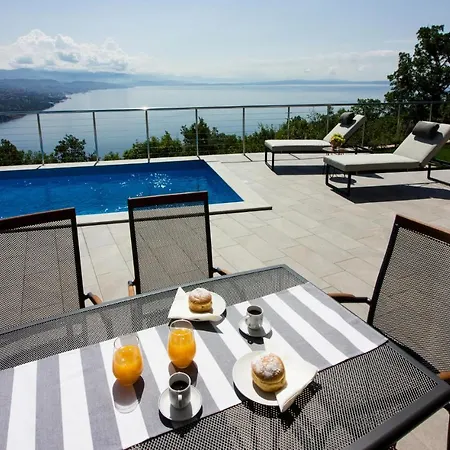 Amazing In With Wifi, Heated Swimming Pool And 2 Bedrooms Matulji