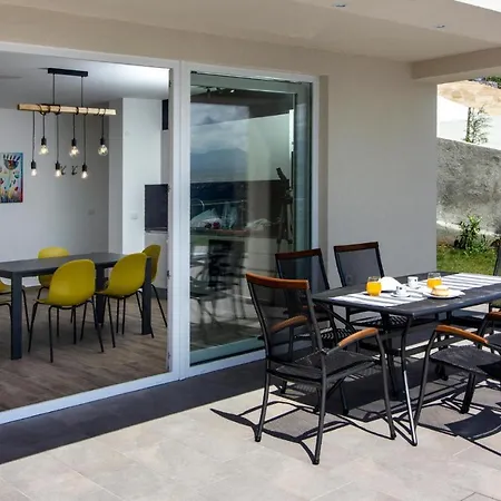 Amazing In With Wifi, Heated Swimming Pool And 2 Bedrooms * Matulji